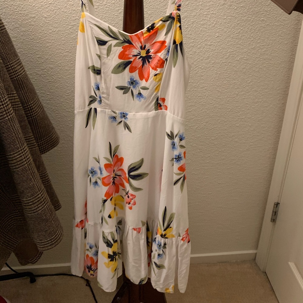 Floral dress with ruffled hem